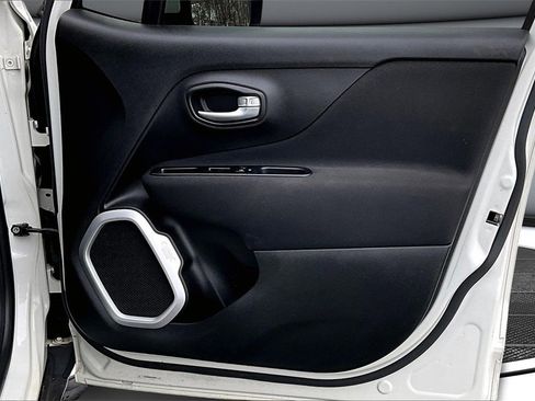 Used 2020 Jeep Renegade Latitude image 25