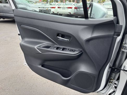 Used 2025 Nissan Versa SV FWD image 18