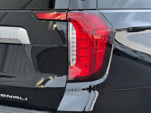 Used 2021 GMC Yukon Denali w/ Denali Ultimate Package image 32