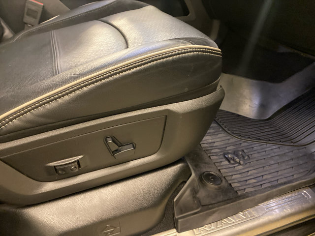 Used 2019 RAM 2500 Laramie w/ Night Edition AWD/4WD image 38