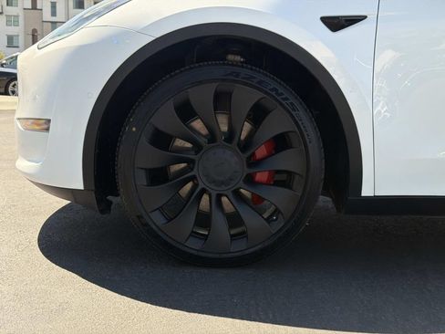 Used 2021 Tesla Model Y Long Range AWD/4WD image 28