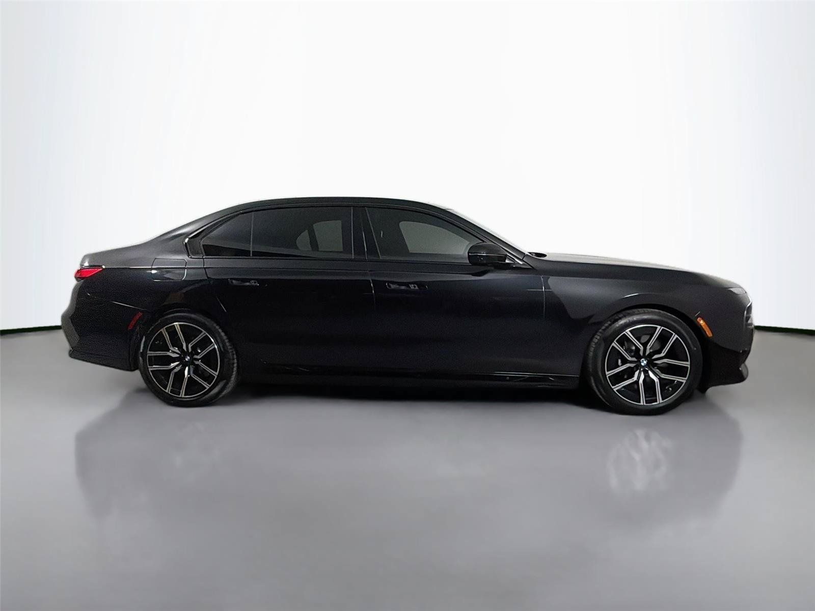 New 2026 BMW 750e xDrive w/ Executive Package AWD/4WD image 4