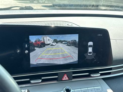 Used 2023 Hyundai Elantra Limited FWD image 21