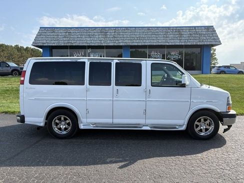 Used 2012 Chevrolet Express 1500 image 3