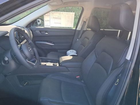 New 2025 Nissan Pathfinder SL w/ Black Appearance Package image 10