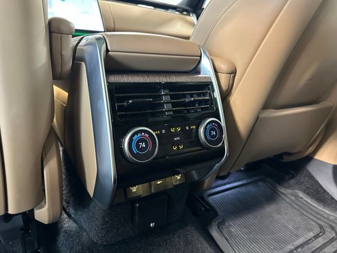 Used 2025 Land Rover Range Rover SE AWD/4WD image 38