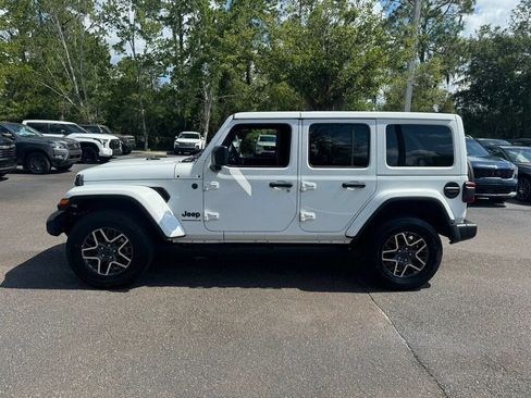 Used 2025 Jeep Wrangler Unlimited Sahara AWD/4WD image 2