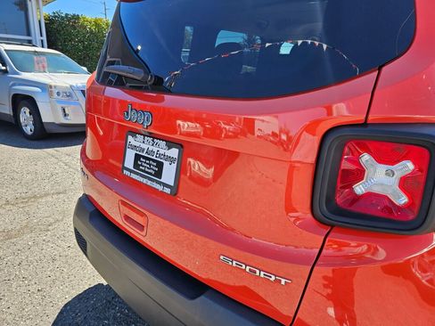 Used 2019 Jeep Renegade Sport w/ Sport Appearance Group AWD/4WD image 17