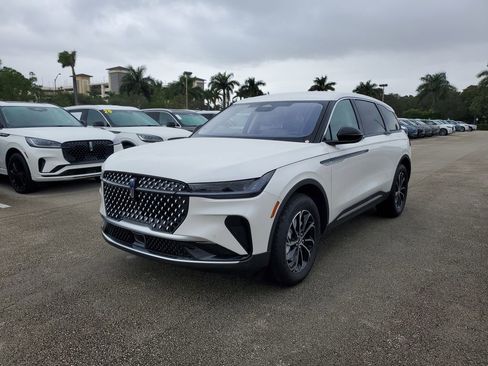 New 2026 Lincoln Nautilus Premier AWD/4WD image 2