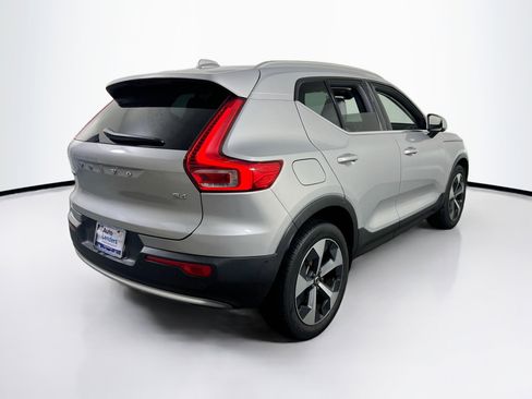 Used 2023 Volvo XC40 B4 Plus w/ Driver Assist Package FWD image 5