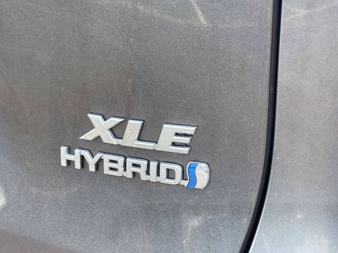 Used 2020 Toyota RAV4 XLE w/ Convenience Package AWD/4WD image 8