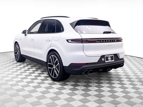 Certified 2024 Porsche Cayenne AWD/4WD image 3