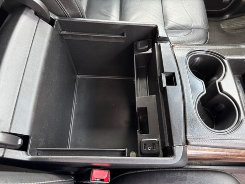 Used 2019 Chevrolet Suburban LT image 17