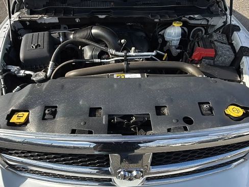 Used 2019 RAM 1500 Classic SLT AWD/4WD image 23