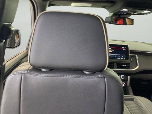 Used 2024 GMC Yukon AT4 w/ AT4 Premium Plus Package AWD/4WD image 15
