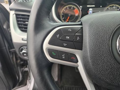 Used 2017 Jeep Cherokee Overland w/ Technology Group image 22