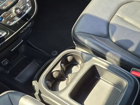 Used 2025 Chrysler Pacifica Select FWD image 24