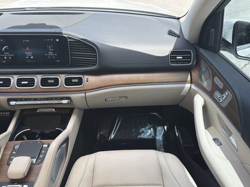 Used 2022 Mercedes-Benz GLS 450 4MATIC image 17