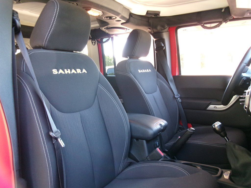 Used 2013 Jeep Wrangler Unlimited Sahara w/ Mopar Chrome Edition Group AWD/4WD image 20
