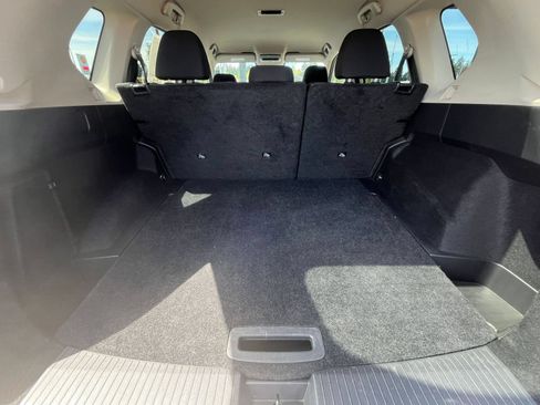 Used 2025 Nissan Rogue SV FWD image 28