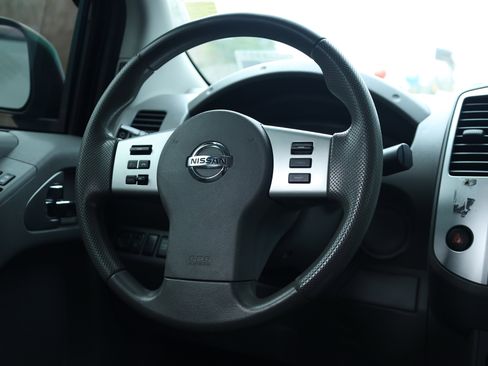 Used 2020 Nissan Frontier SV image 7