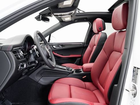 New 2025 Porsche Macan image 7