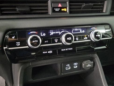 Used 2025 Honda Pilot Sport image 30