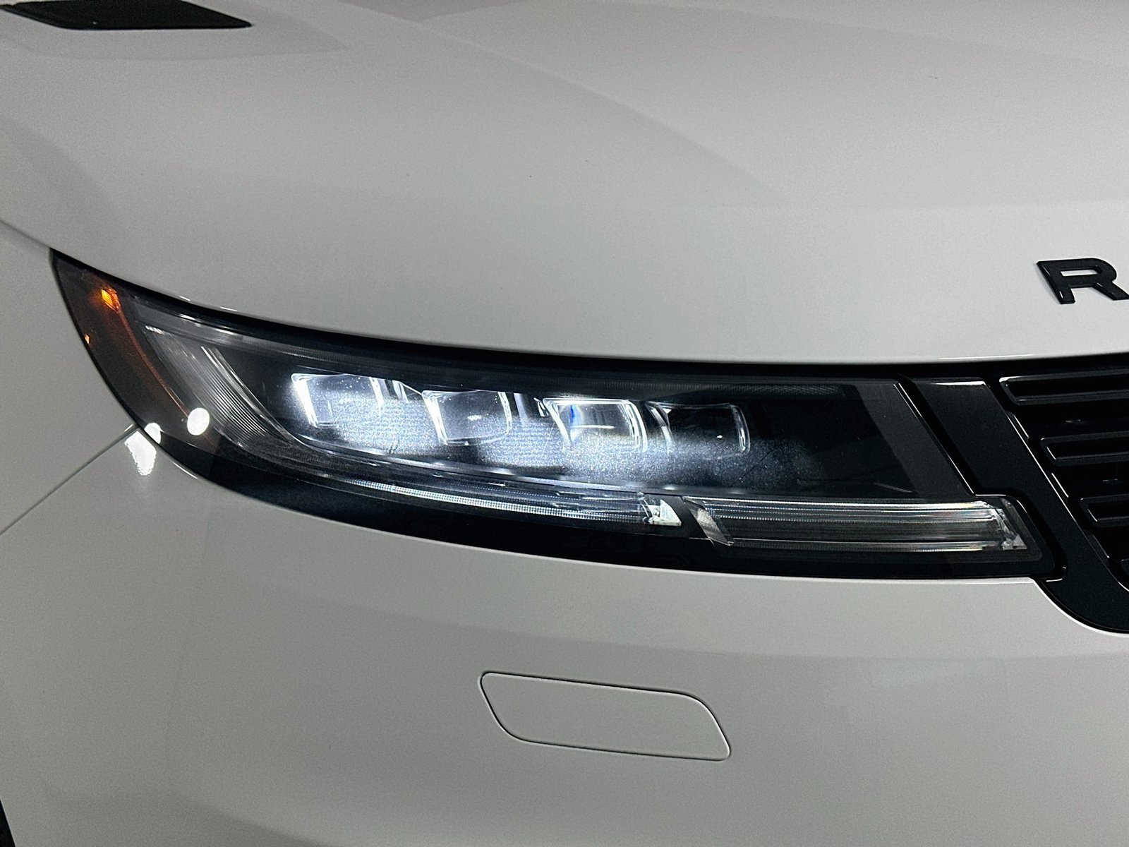 New 2027 Land Rover Range Rover Sport SE AWD/4WD image 9