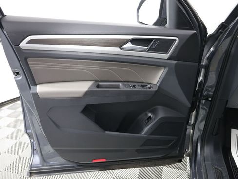 Used 2022 Volkswagen Atlas SE w/ Black Wheel Package image 12