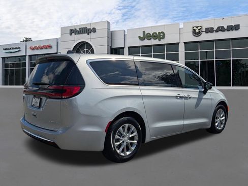 New 2026 Chrysler Pacifica Limited image 3