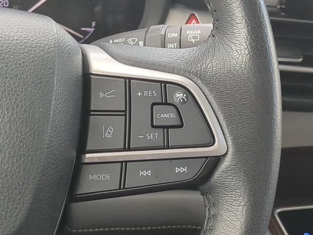 Certified 2024 Toyota Sienna XLE FWD image 31
