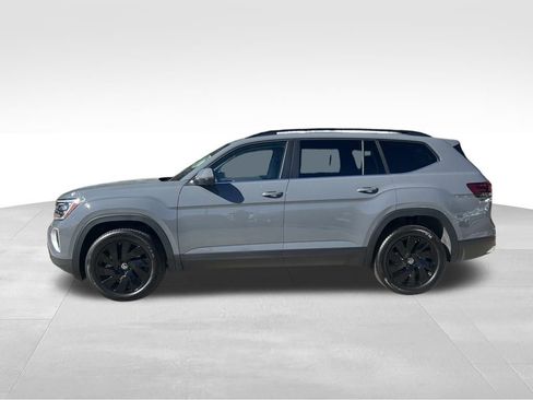 New 2026 Volkswagen Atlas SE image 2
