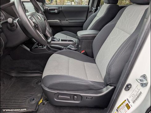 Used 2022 Toyota Tacoma TRD Off-Road image 14