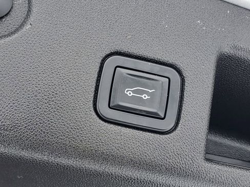 Used 2018 Chevrolet Equinox LT w/ Sun & Infotainment Package image 34