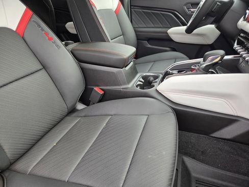 New 2026 GMC Canyon AT4X w/ LPO, Black Badging Package image 9