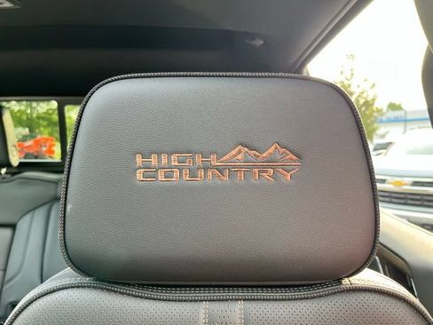 Used 2025 Chevrolet Silverado 1500 High Country w/ High Country Premium Package AWD/4WD image 17