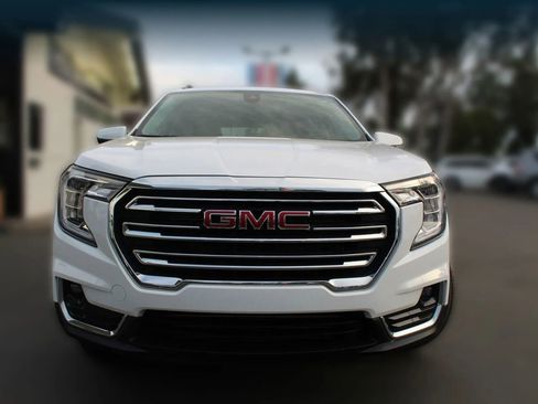 Used 2024 GMC Terrain SLT image 8