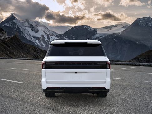 New 2026 Lincoln Navigator L Reserve AWD/4WD image 5