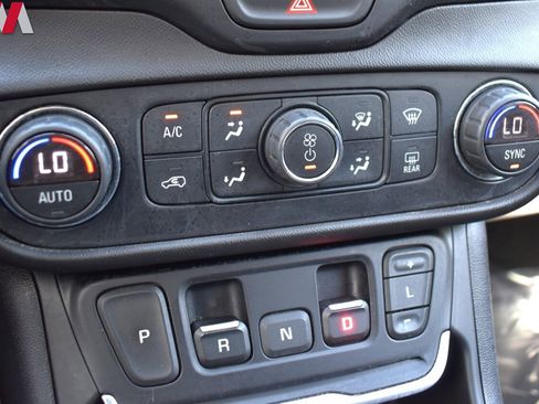 Used 2020 GMC Terrain SLT w/ Preferred Package image 24