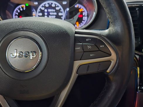 Used 2018 Jeep Grand Cherokee Altitude AWD/4WD image 17