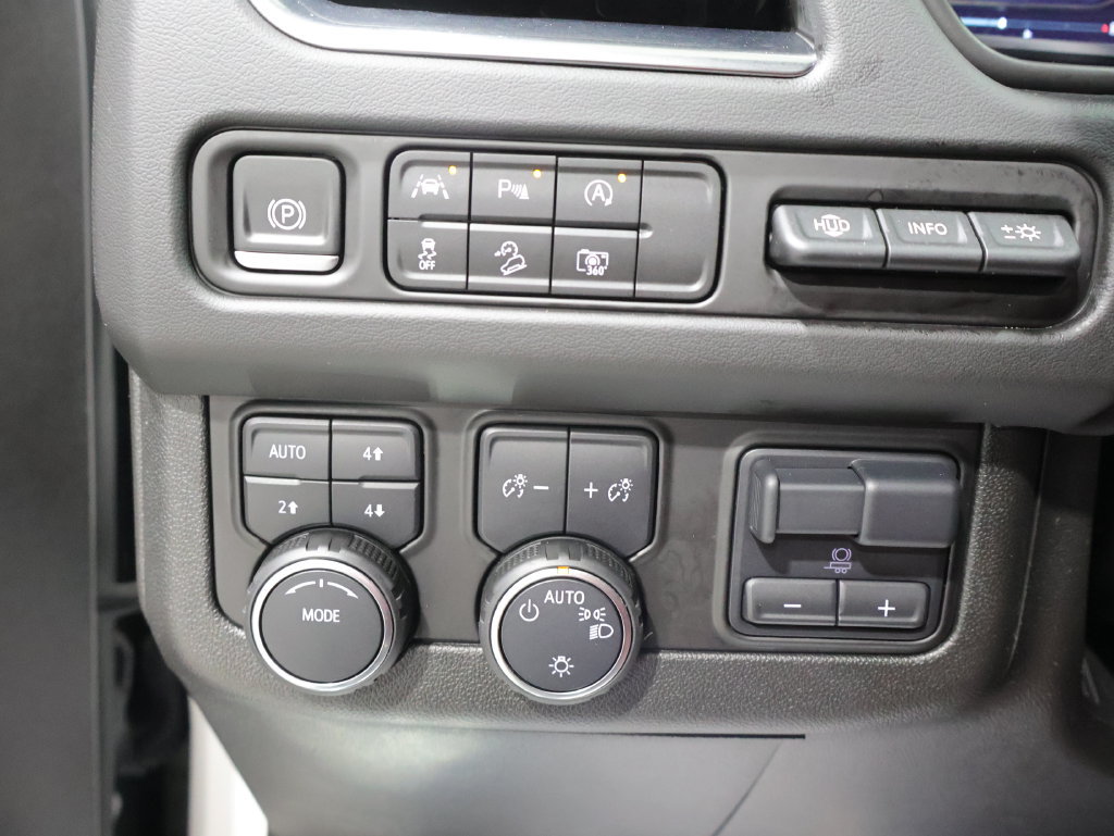 Used 2024 Chevrolet Tahoe Premier AWD/4WD image 37