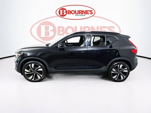 Used 2023 Volvo XC40 B5 Plus w/ Driver Assist Package AWD/4WD image 8