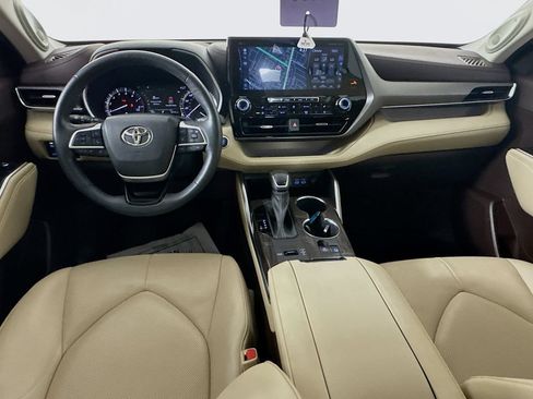 Used 2022 Toyota Highlander Limited FWD image 26