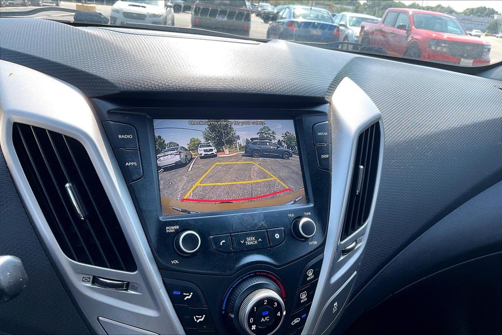 Used 2017 Hyundai Veloster FWD image 25