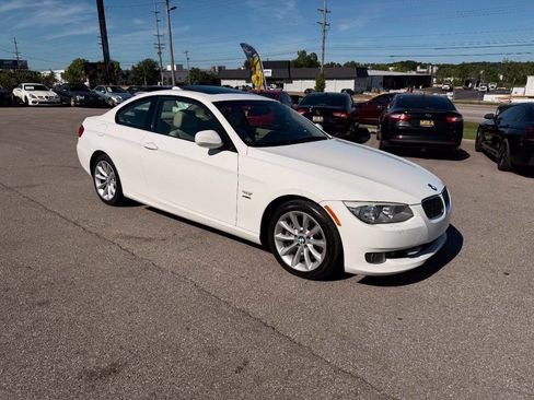 Used 2011 BMW 335i xDrive Coupe w/ Premium Pkg AWD/4WD image 4