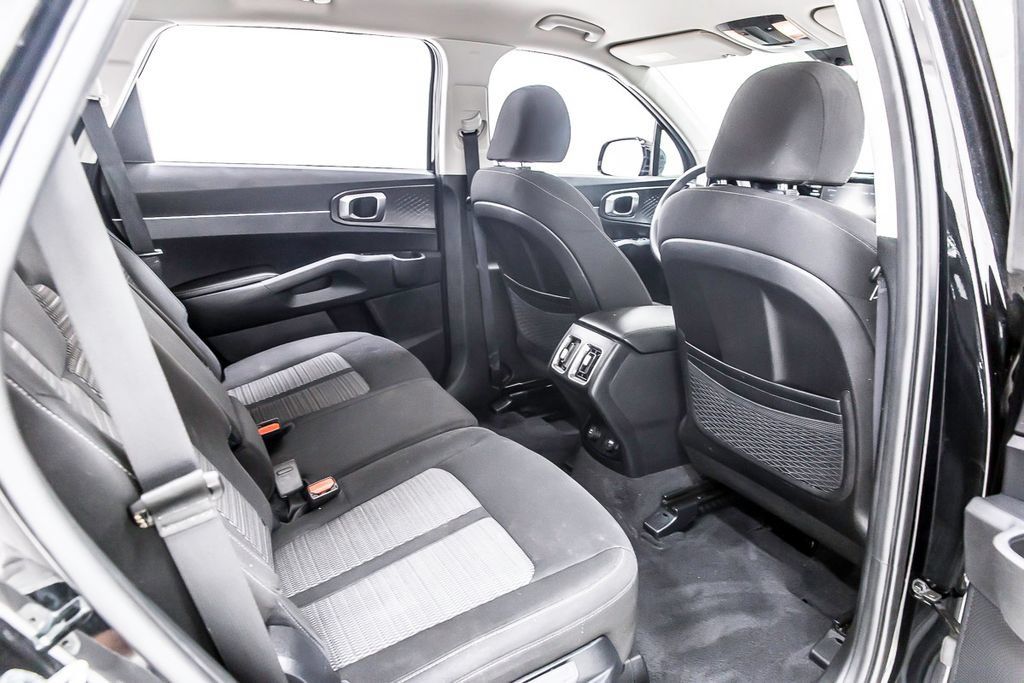 Used 2023 Kia Sorento LX FWD image 33