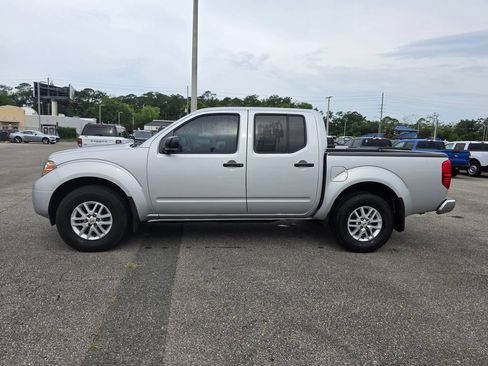 Used 2015 Nissan Frontier SV w/ SV Value Truck Package AWD/4WD image 2