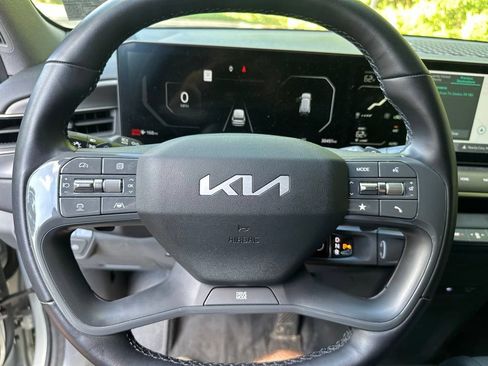 Used 2024 Kia EV9 Light Long Range RWD image 14