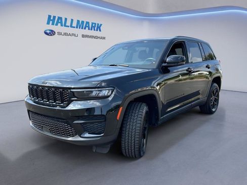 Used 2024 Jeep Grand Cherokee Altitude RWD image 5