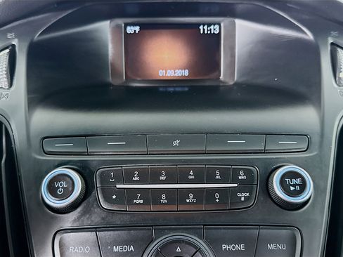 Used 2018 Ford Focus SE w/ SE Appearance Package image 17